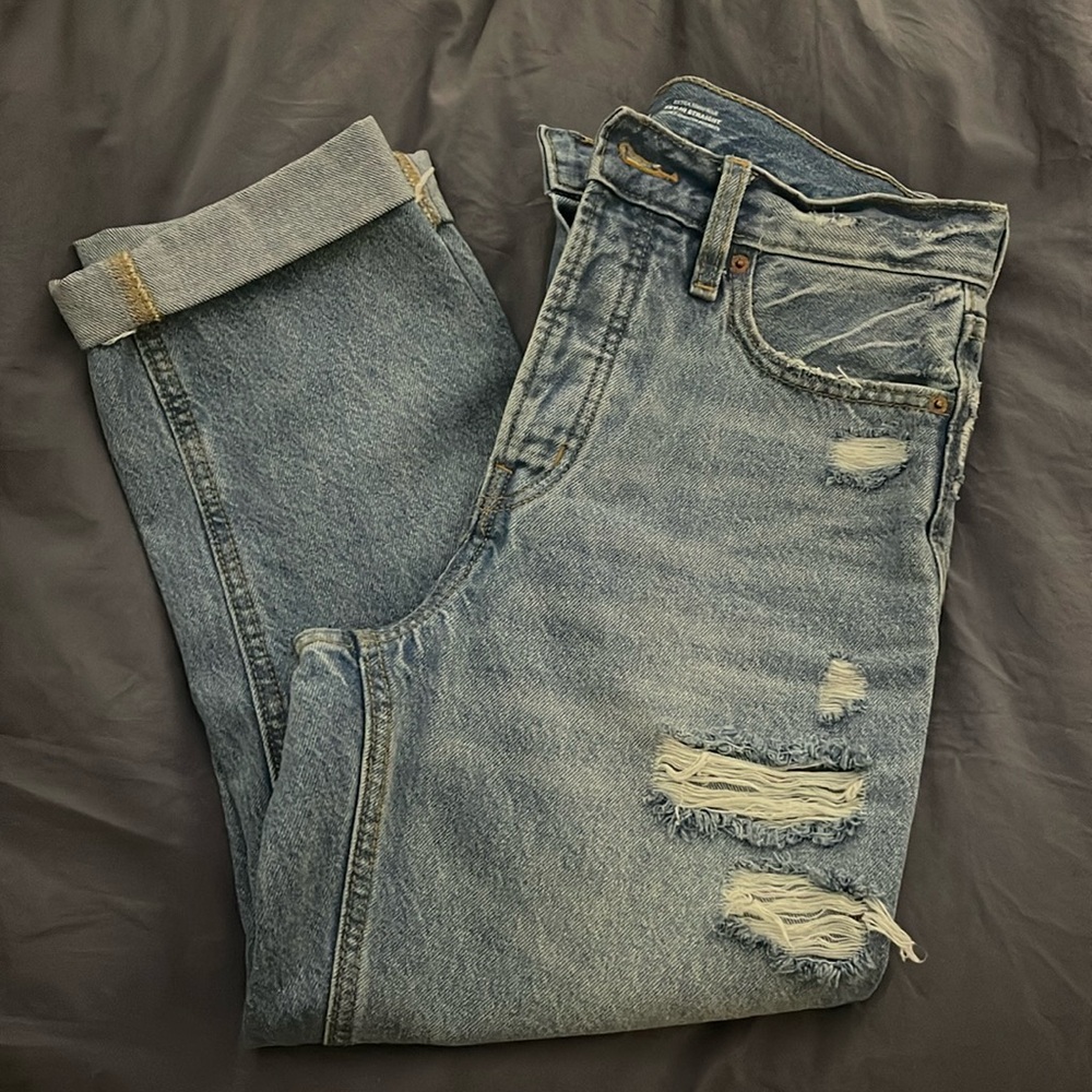 Old Navy Distressed Jeans Medium Light Wash *Free Shipping*